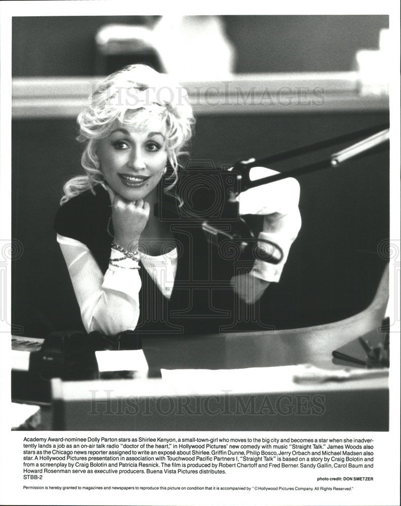 1992 Press Photo Dolly Parton in &quot;Straight Talk&quot; - Historic Images