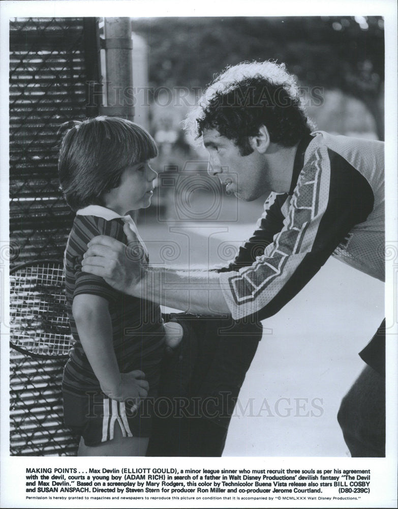 1980 Press Photo Elliott Gould Actor Adam Rich Devil Max Devlin Disney Film - Historic Images