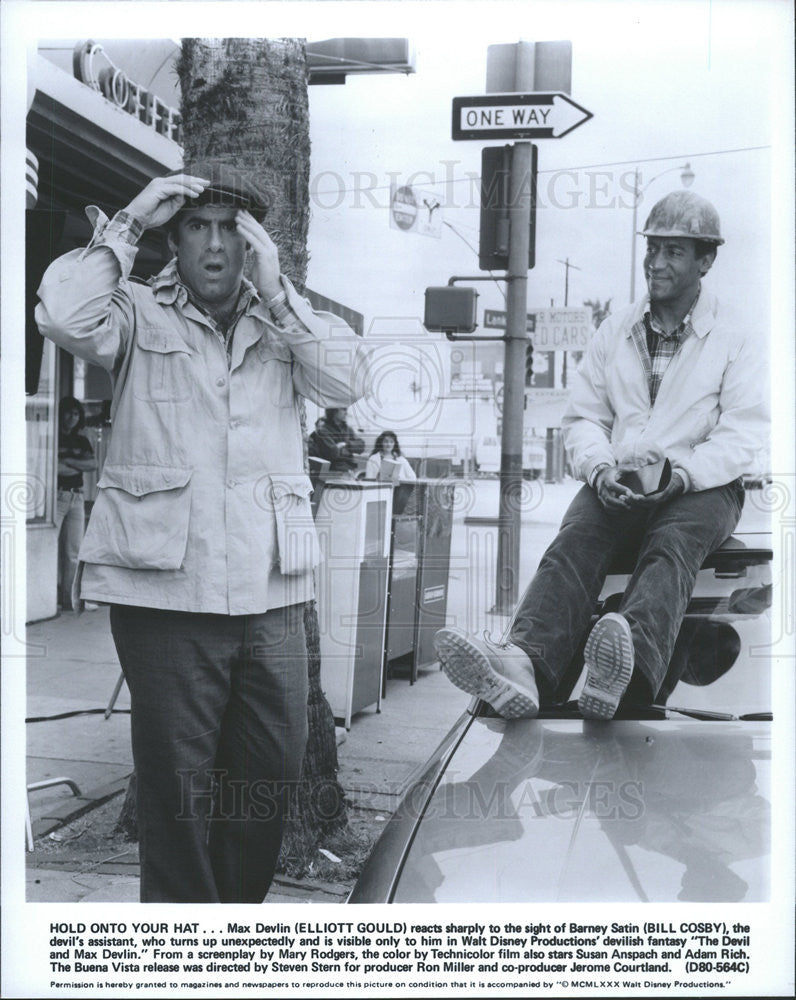 1980 Press Photo Elliott Gould Actor Bill Cosby Comedian Devil Max Devlin Disney - Historic Images