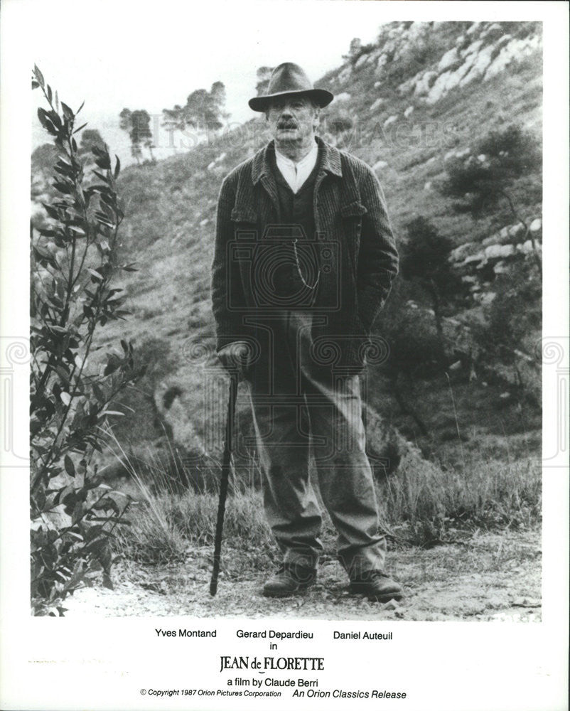 1987 Press Photo Jean De Florette Film Yves Montand With Cane Scene - Historic Images