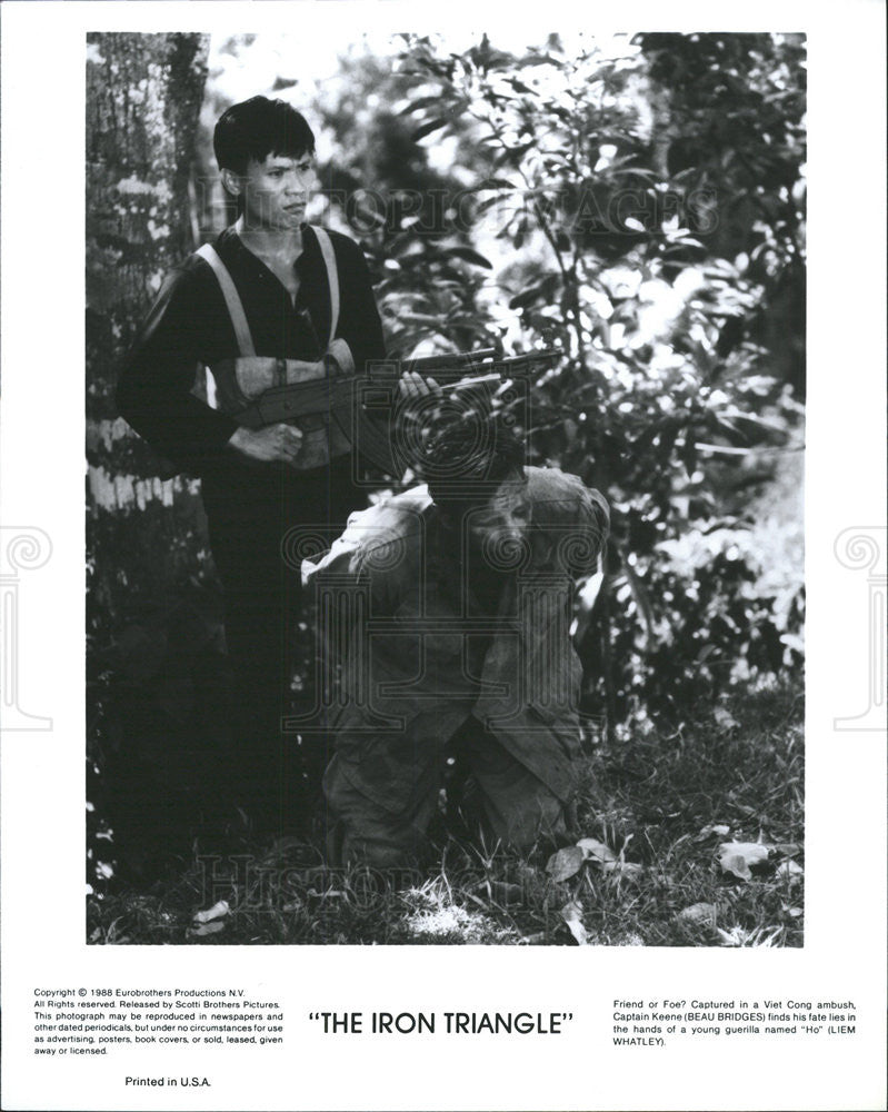 1988 Press Photo Beau Bridges Actor Liem Whatley Iron Triangle Action Film - Historic Images