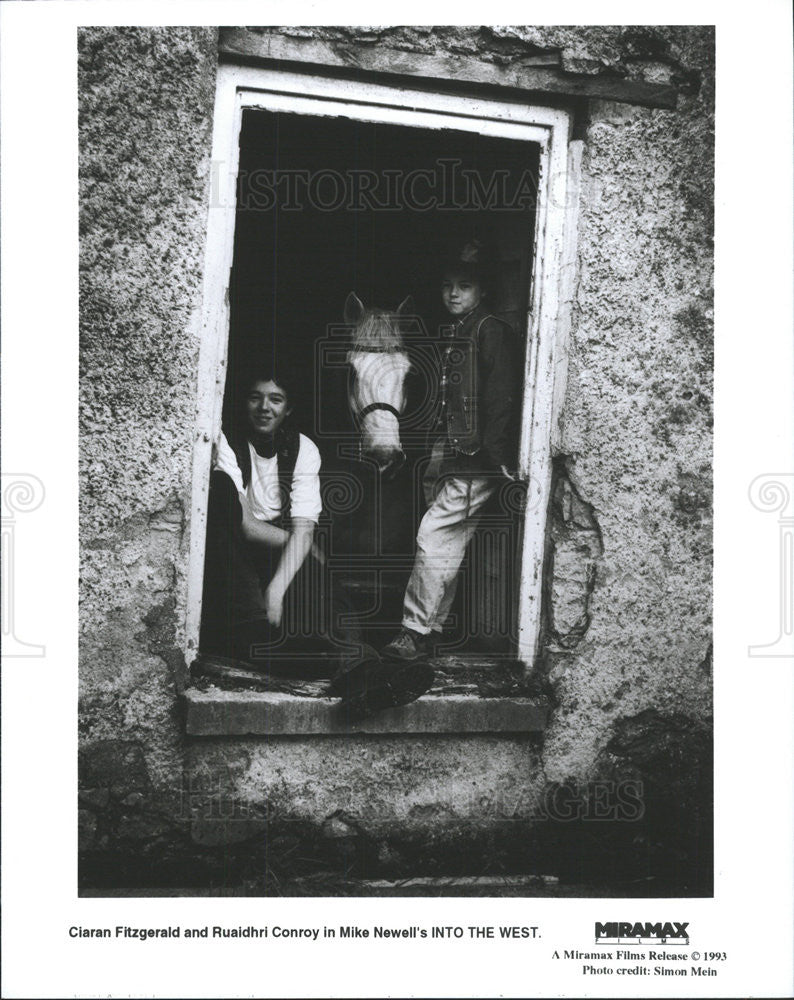 1993 Press Photo Claran Fitzgerald &amp; Ruaidhri Conroy in &quot;Into the West&quot; - Historic Images