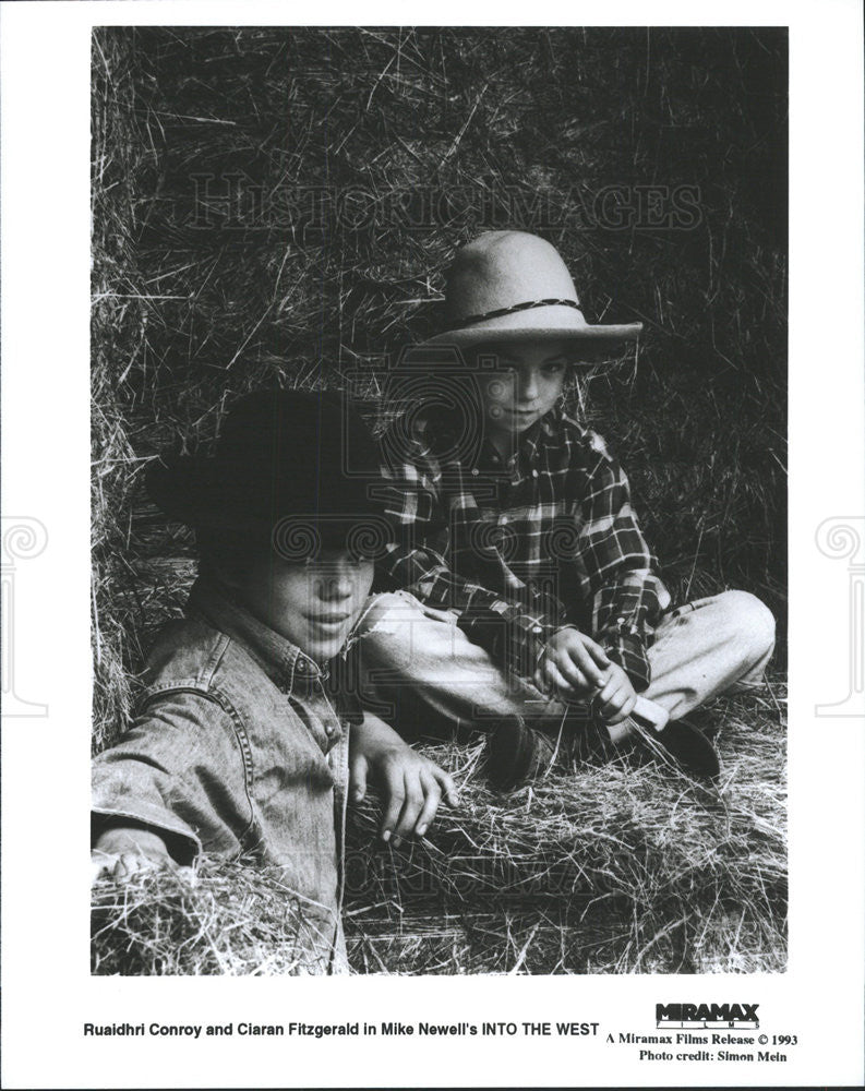 1993 Press Photo Ruaidhri Conroy &amp; Claran Fitzgerald in &quot;Into the West&quot; - Historic Images