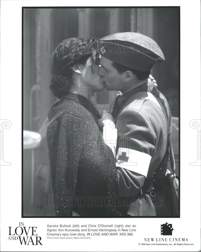 1996 Press Photo In Love And War Film Chris O&#39;Donnell Sandra Bullock Kiss Scene - Historic Images