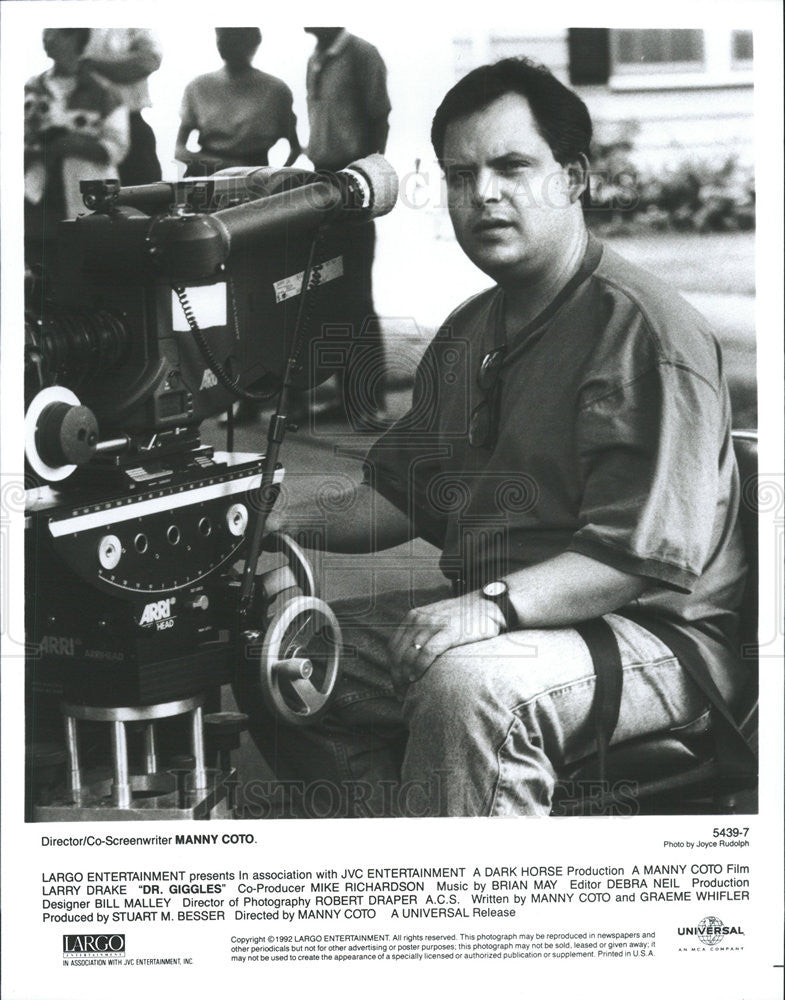 1992 Press Photo Director Manny Coto On the Set Of Dr. Giggles - Historic Images