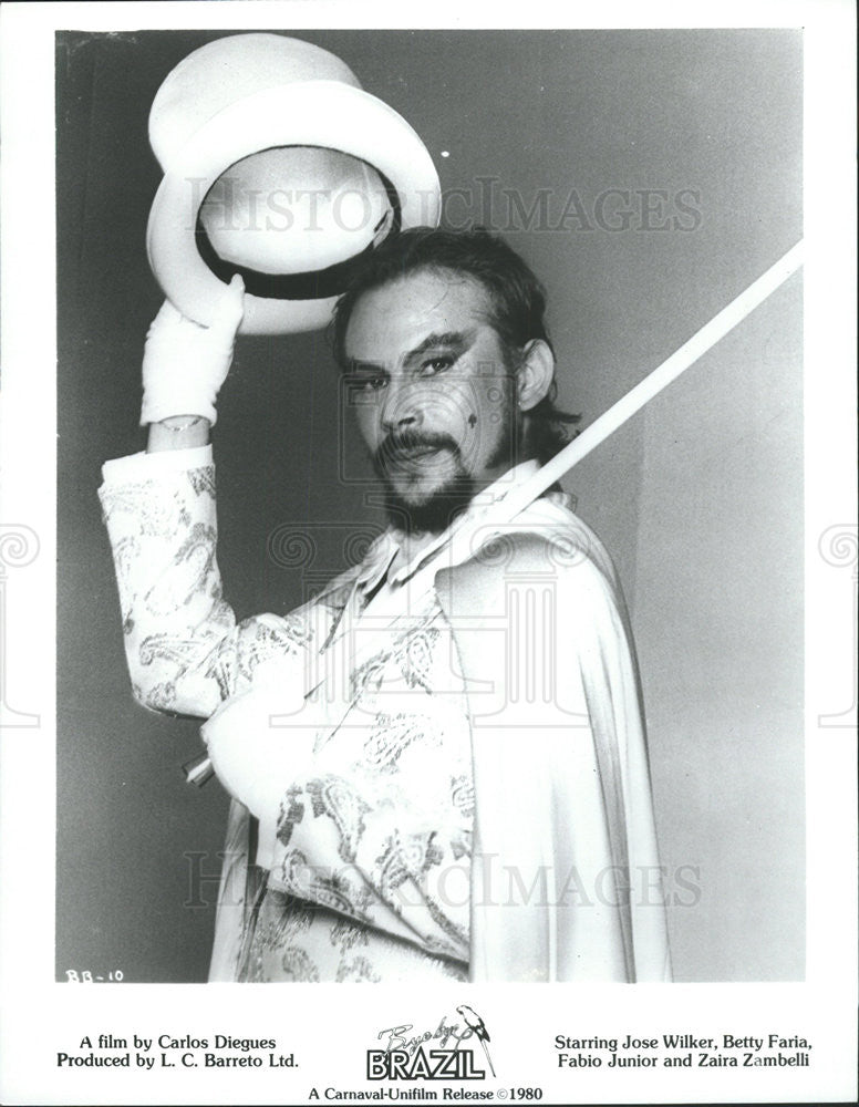 1980 Press Photo Jose Wilker Actor Bye Brazil - Historic Images