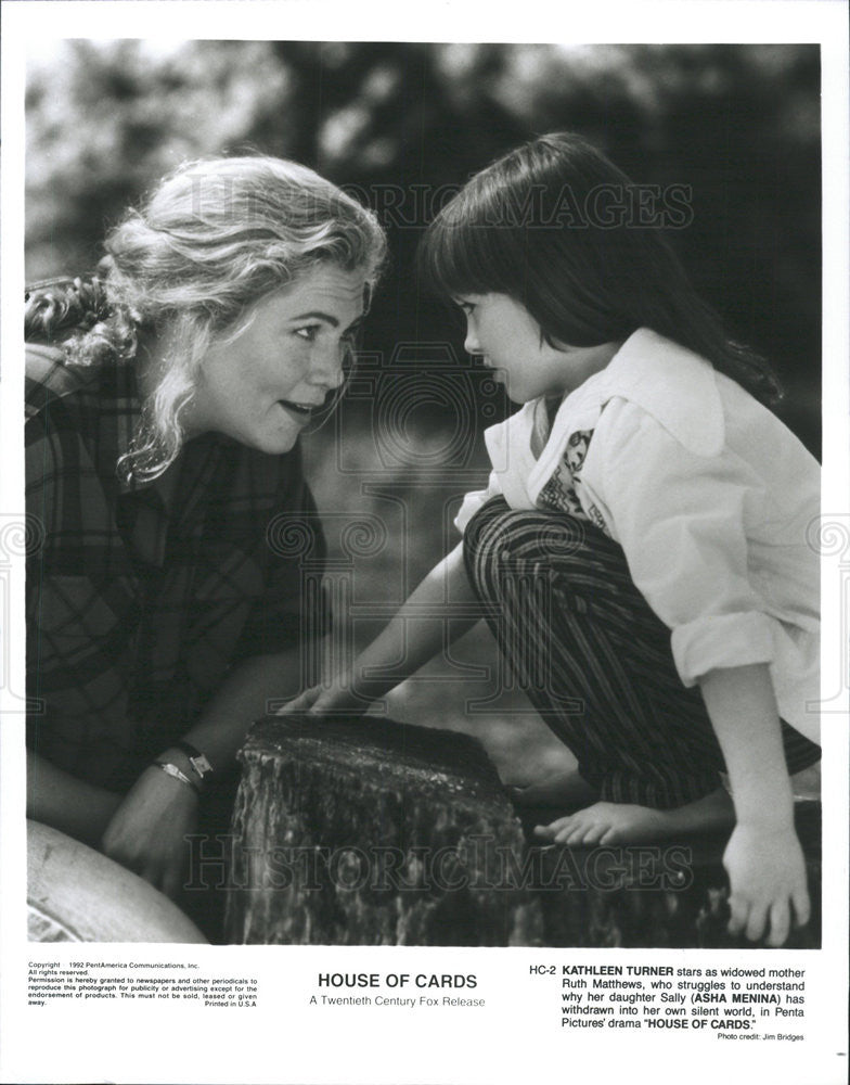 1992 Press Photo Kathleen Turner &amp; Asha Menina in &quot;House of Cards&quot; - Historic Images