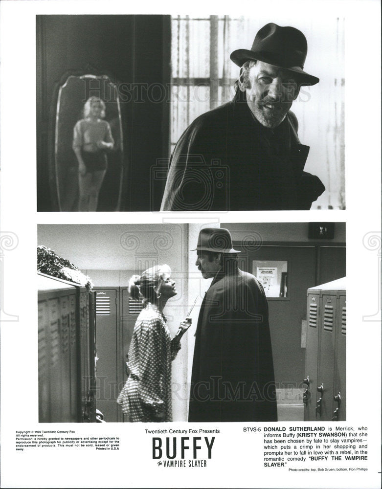 1992 Press Photo Kristy Swanson &amp; Donald Sutherland in &quot;Buffy the Vampire Slayer&quot; - Historic Images