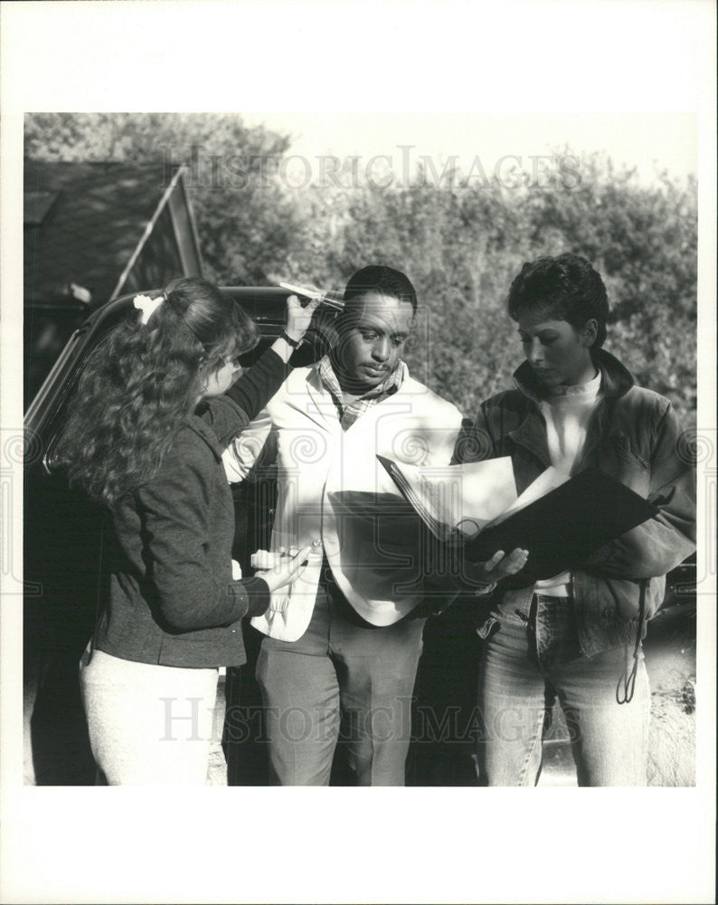 1988 Press Photo Steve Dixon on the set of &quot;The Carrier&quot; - Historic Images