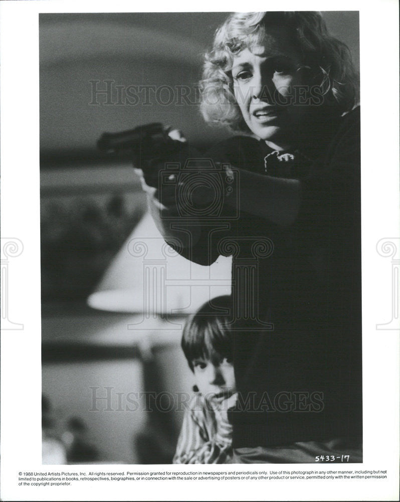 1988 Press Photo Woman protecting child in scene from movie - Historic Images