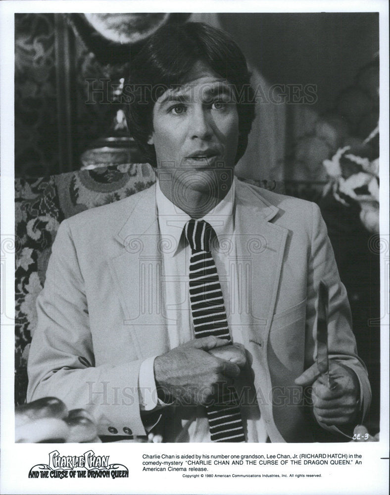 1980 Press Photo Richard Hatch Actor Charlie Chan Curse Dragon Queen - Historic Images