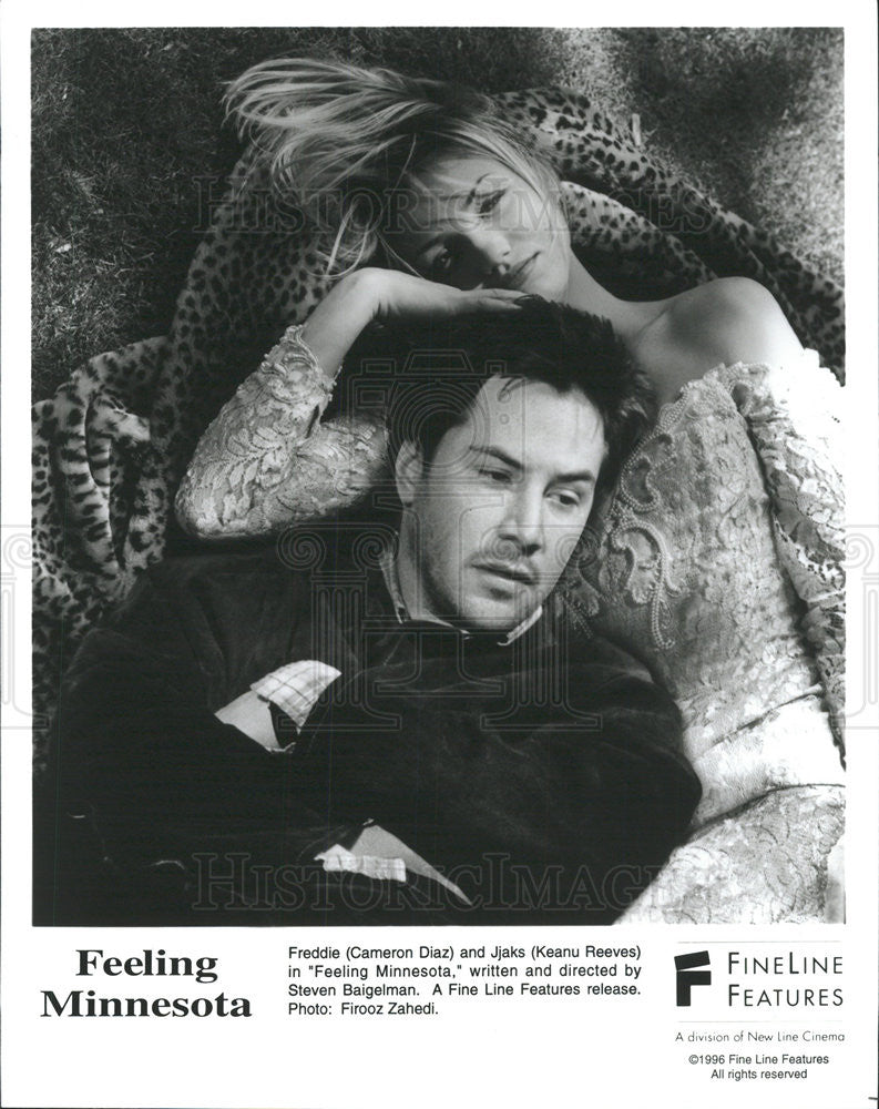 1996 Press Photo Feeling Minnesota FIlm Cameron Diaz Keanu Reeves Laying In Bed - Historic Images