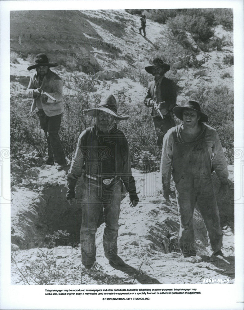 1982 Press Photo Willie Nelson and Gary Busey in &quot;Barbarosa&quot; - Historic Images