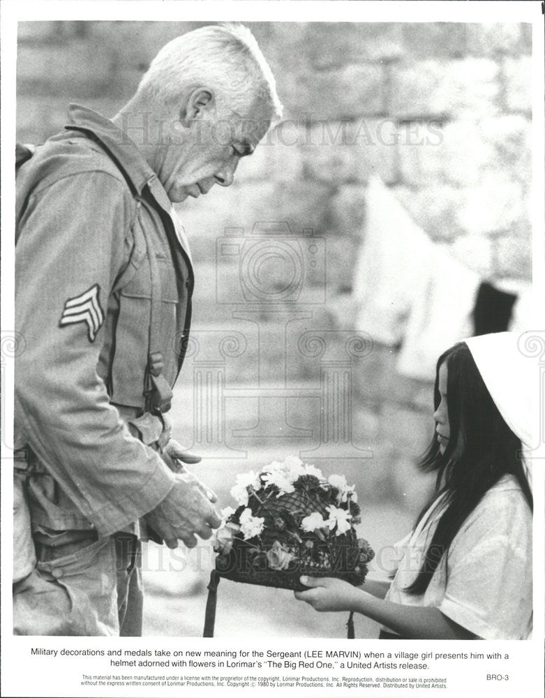 1980 Press Photo Lee Marvin Actor Village Girl Big Red One Movie Film - Historic Images