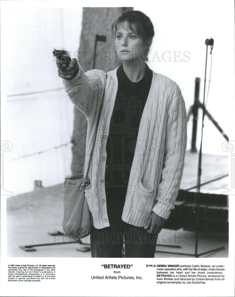 1988 Press Photo Debra Winger Actress Drama Suspense Film Betrayed Movie - Historic Images