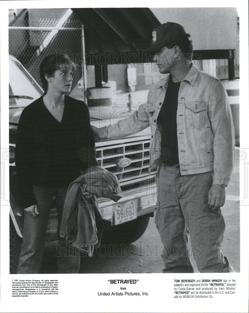 1988 Press Photo Tom Berenger Actor Debra Winger Actress Drama Movie Betrayed - Historic Images