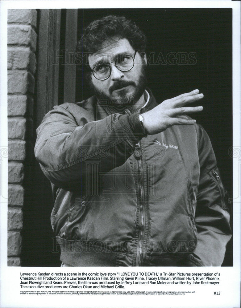 1990 Press Photo Lawrence Kasdan Director Scene I Love You To Death Movie Film - Historic Images