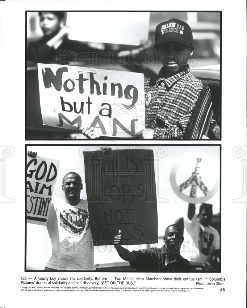 1996 Press Photo Young Boy Marchers Get On The Bus - Historic Images