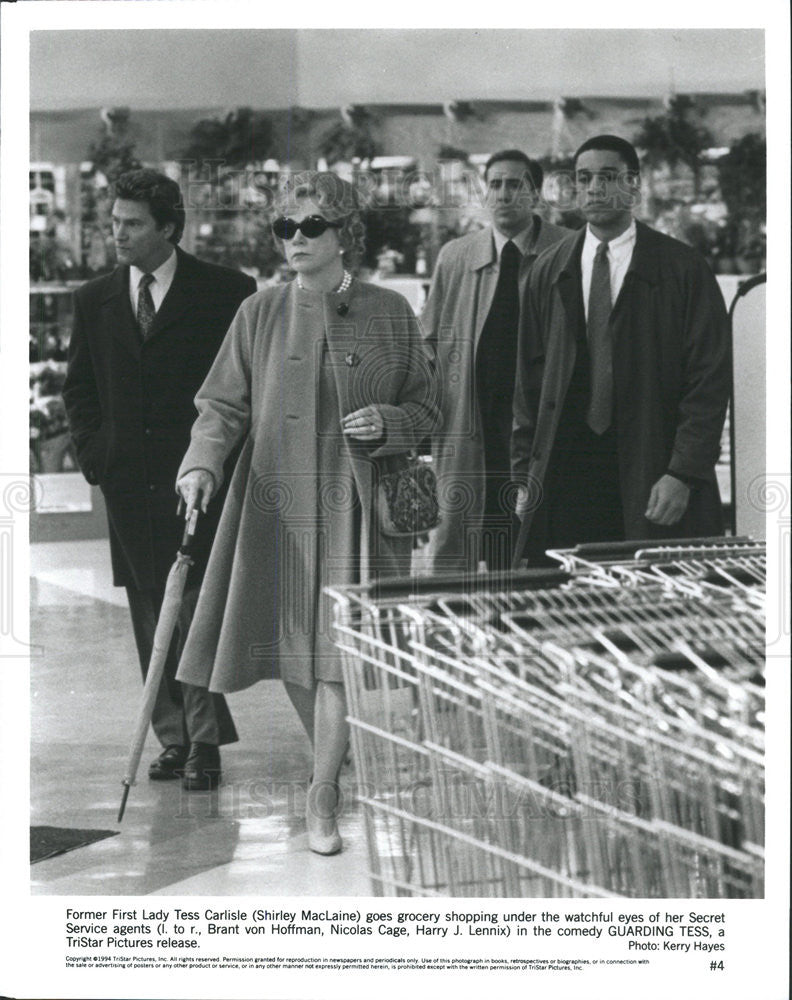 1994 Press Photo Film Guarding Tess Shirley MacLaine Nicolas Cage Harry J Lennix - Historic Images