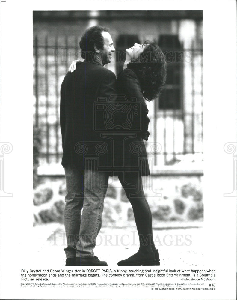 1995 Press Photo Billy Crystal Actor Debra Winger Actress Forget Paris Comedy - Historic Images