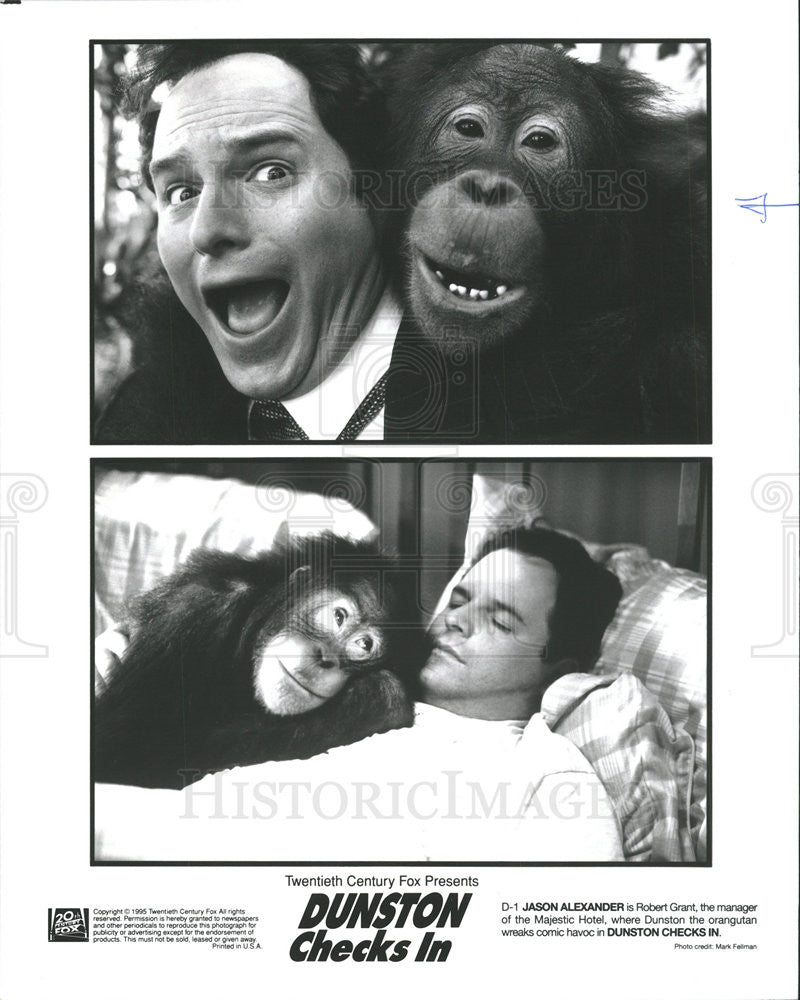 1995 Press Photo Jason Alexander Actor Chimpanzee Dunston Checks In Film Movie - Historic Images