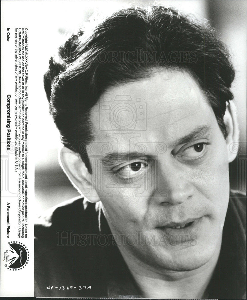 1985 Press Photo Raul Julia Actor Compromising Positions Movie Film - Historic Images