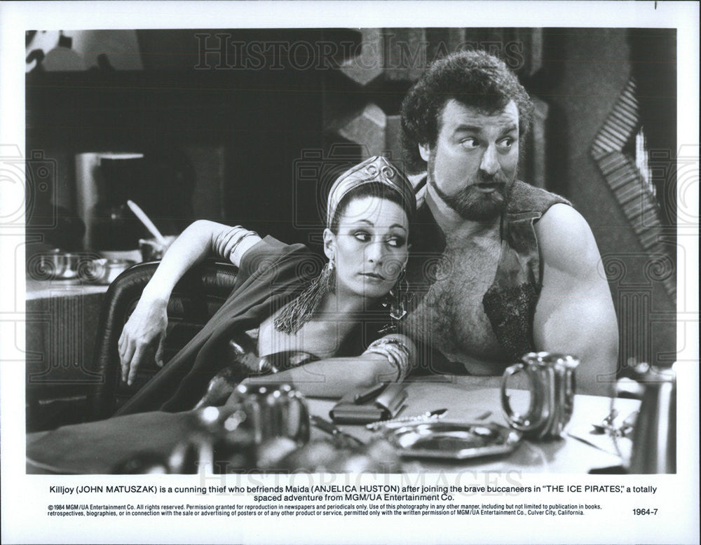 1984 Press Photo The Ice Pirates John Matuszak Anjelica Huston - Historic Images