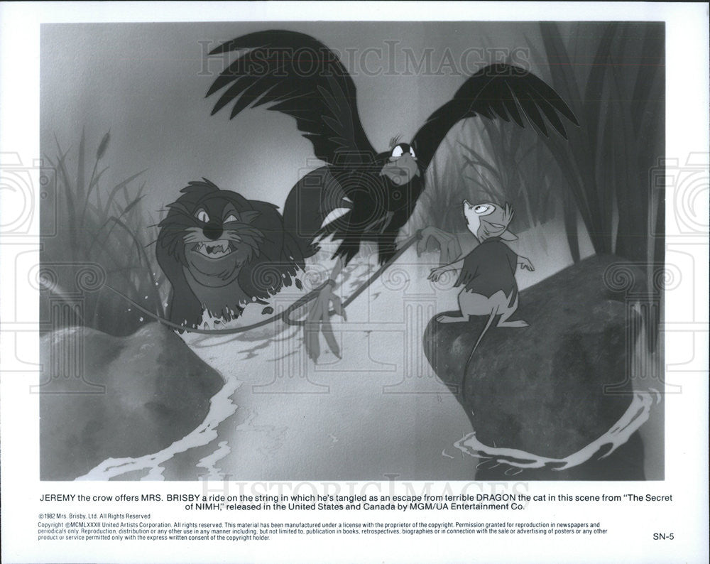 1982 Press Photo Jeremy the Crow and Mrs. Brisby in &quot;The Secret of NIMH&quot; - Historic Images