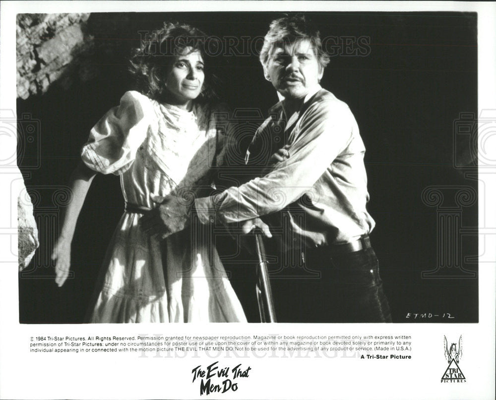 1984 Press Photo Charles Bronson &amp; Theresa Saldana Star In The Evil That Men Do - Historic Images