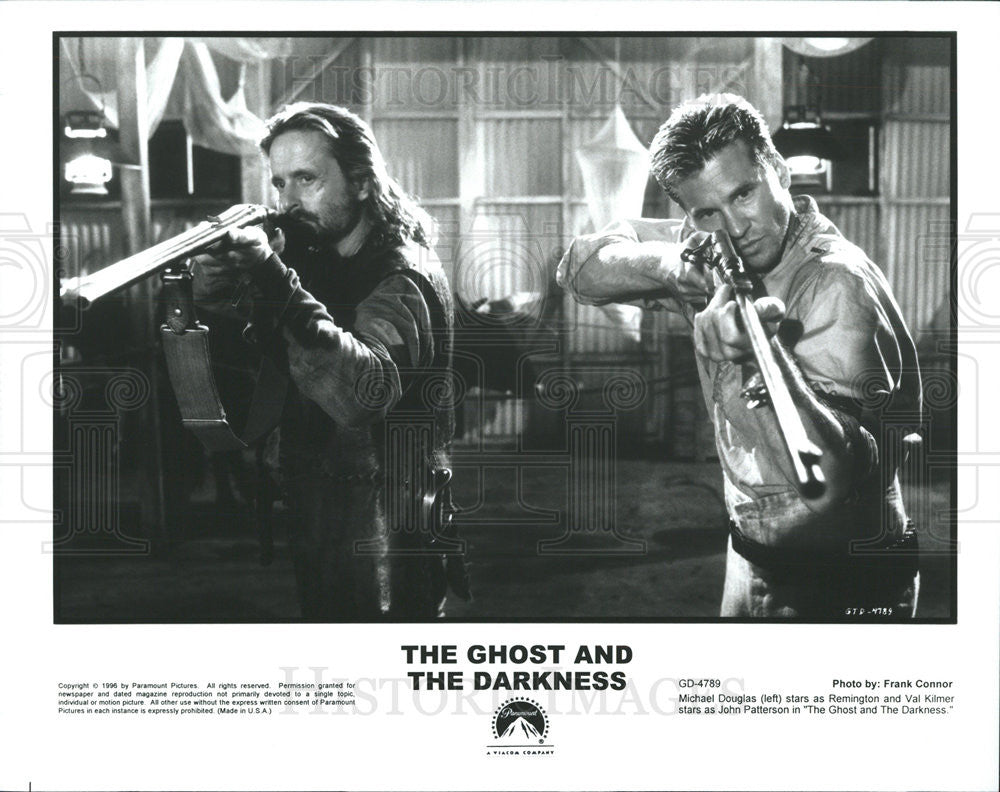 1996 Press Photo Michael Douglas Actor Val Kilmer Ghost Darkness Film Historic Images 4841