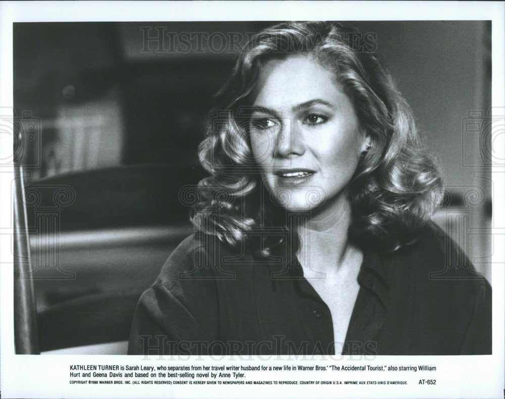 1988 Press Photo Kathleen Turner in &quot;The Accidental Tourist&quot; - Historic Images