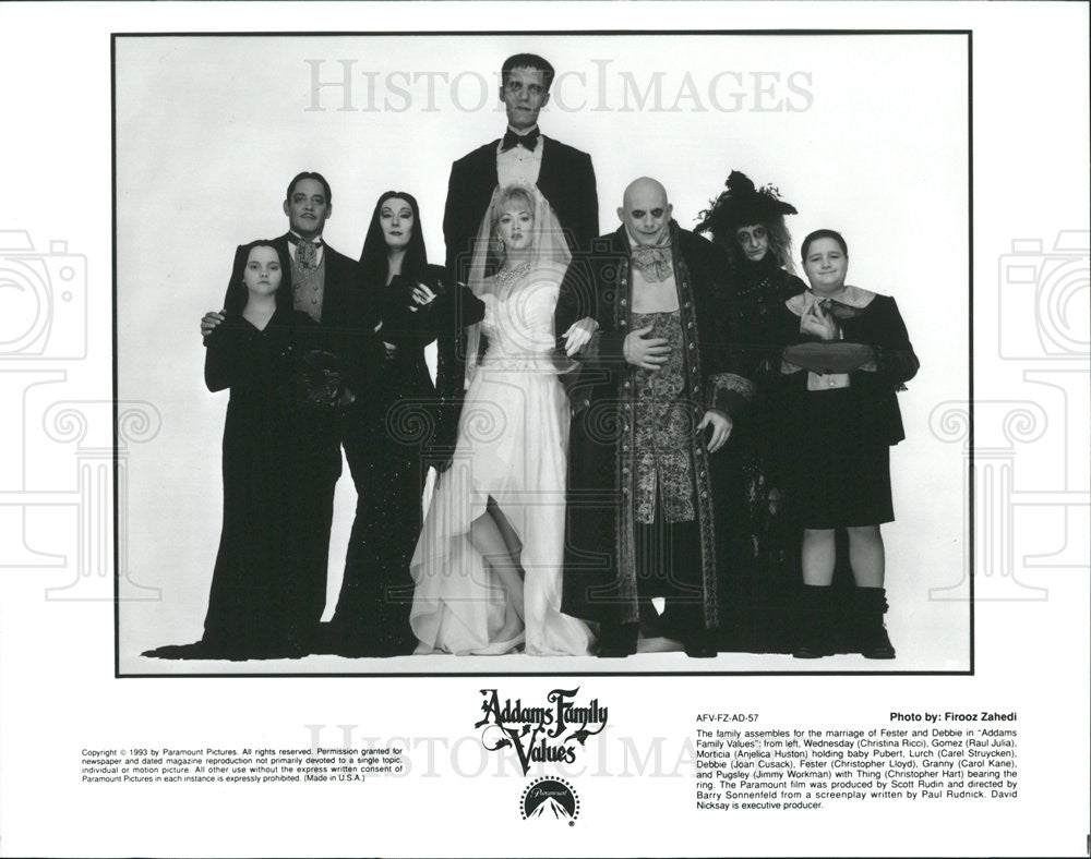 1993 Press Photo Christina Ricci, Raul Julia, Anjelica Huston &amp; Carel Struycke - Historic Images