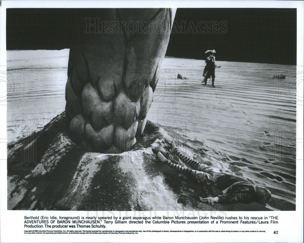 1988 Press Photo Eric Idle stars in &quot;The Adventures of Baron Munchausen&quot; - Historic Images