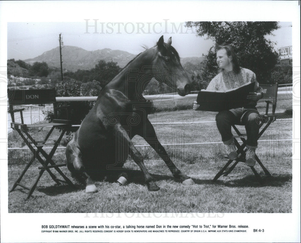 1988 Press Photo Bob Goldthwait Actor Don Horse Hot To Trot Comedy Film Movie - Historic Images