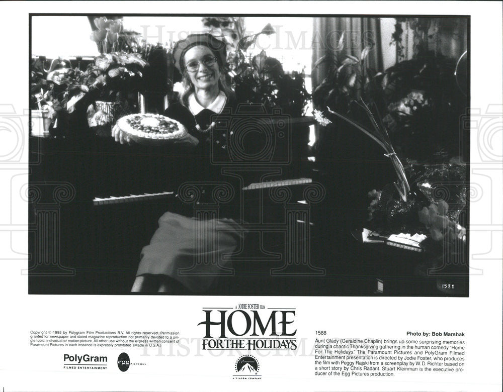 1995 Press Photo Geraldine Chaplin stars in &quot;Home for the Holidays&quot; - Historic Images