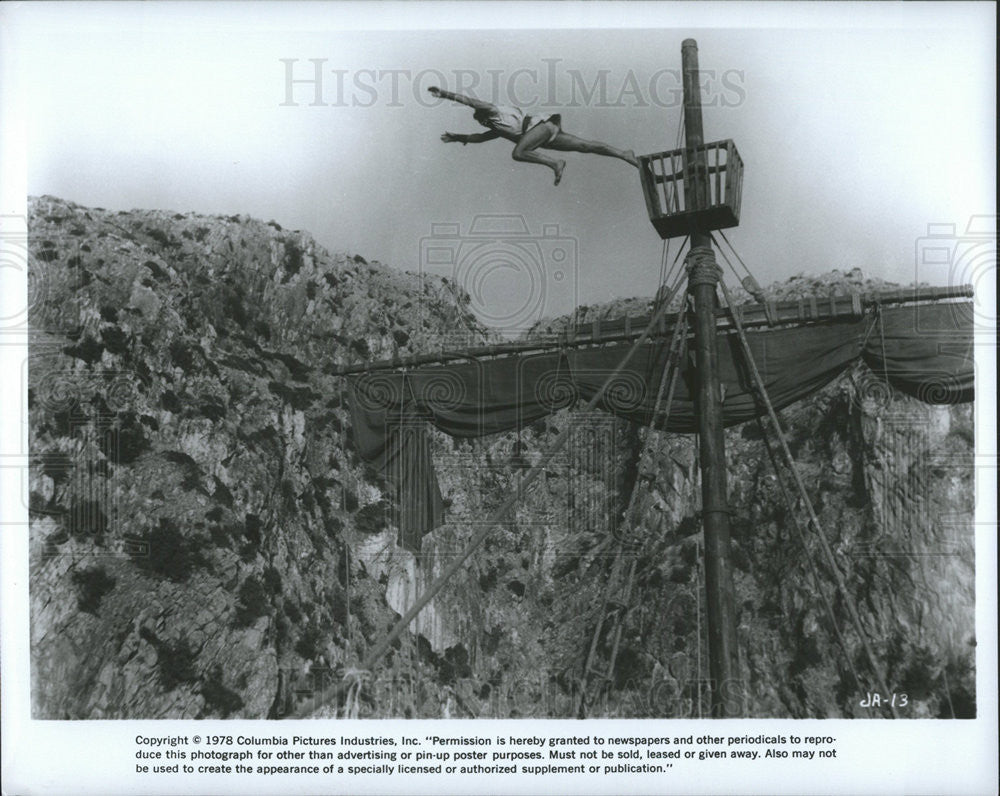 1978 Press Photo An Argonaut takes off from Argo's crow's nest - Historic Images