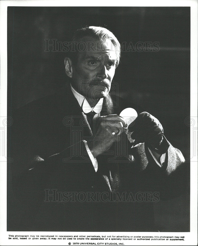 1979 Press Photo Laurence Olivier in &quot;Dracula&quot; - Historic Images