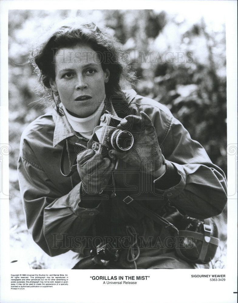 1988 Press Photo Sigourney Weaver ub &quot;Gorillas in the Mist&quot; - Historic Images