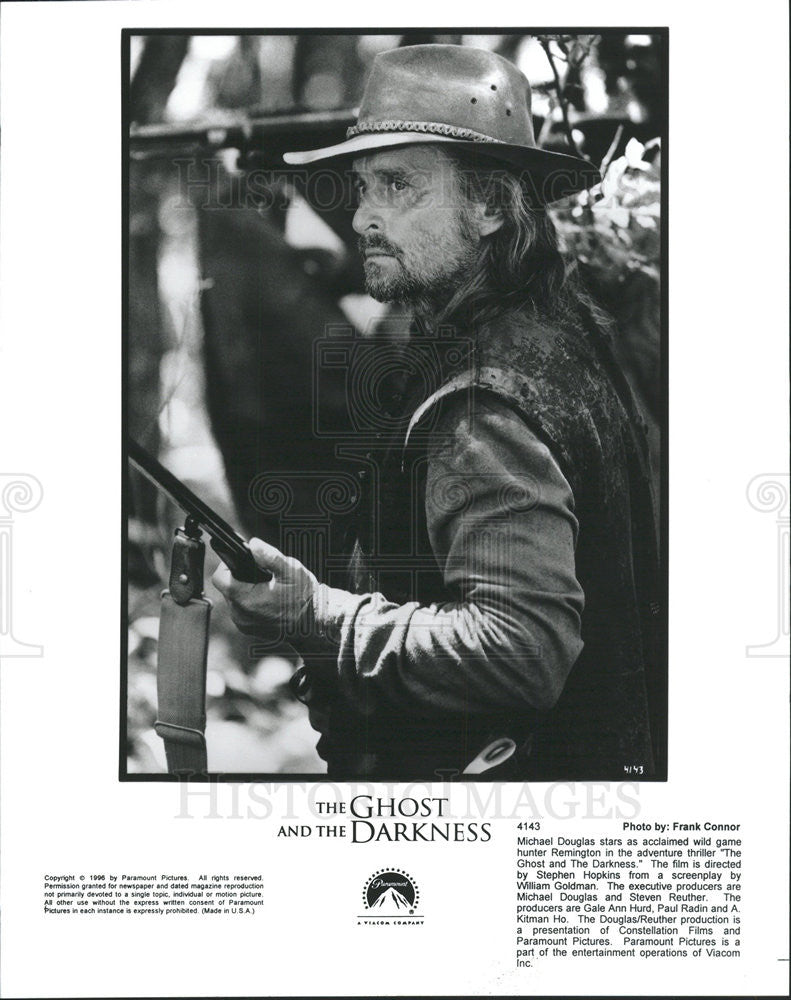 1996 Press Photo Actor/Producer Michael Douglas In &quot;The Ghost And The Darkness&quot; - Historic Images