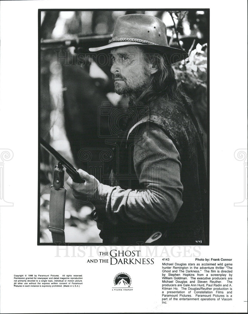 1996 Press Photo Actor/Producer Michael Douglas In "The Ghost And The Darkness" - Historic Images