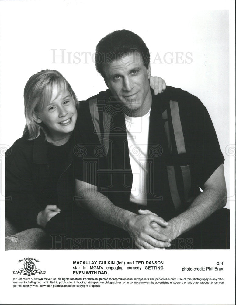 1994 Press Photo Macaulay Culkin & Ted Danson in "Getting Even with Dad" - Historic Images