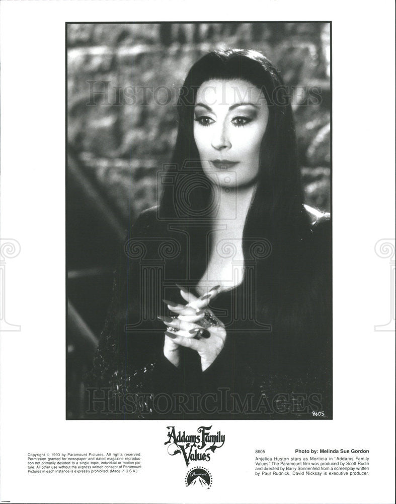 1993 Press Photo Copy Anjelica Houston As Morticia In Addams Family Values - Historic Images