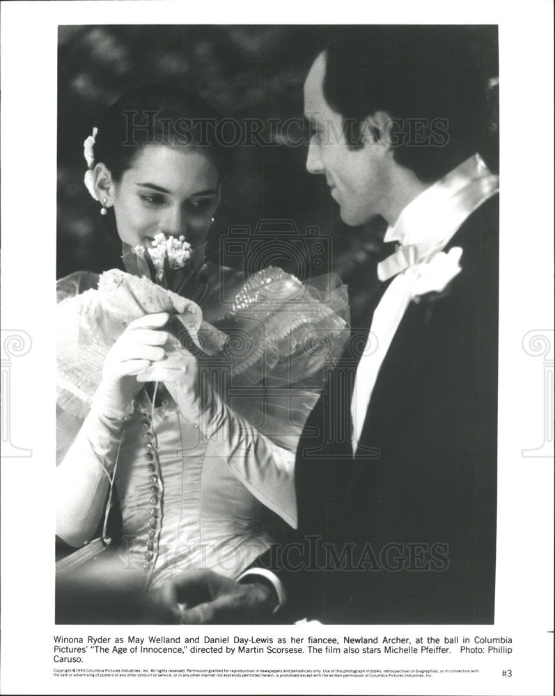 1993 Press Photo Actress Winona Ryder With Actor Daniel Day-Lewis - Historic Images