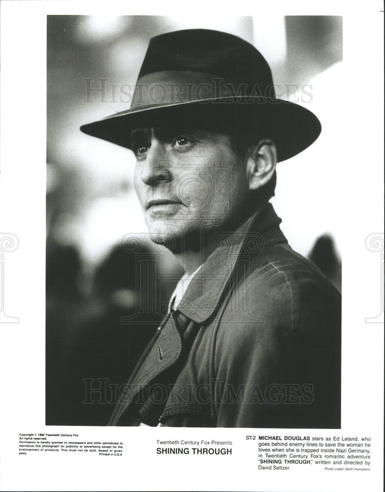 1992 Press Photo Michael Douglas in &quot;Shining Through&quot; - Historic Images