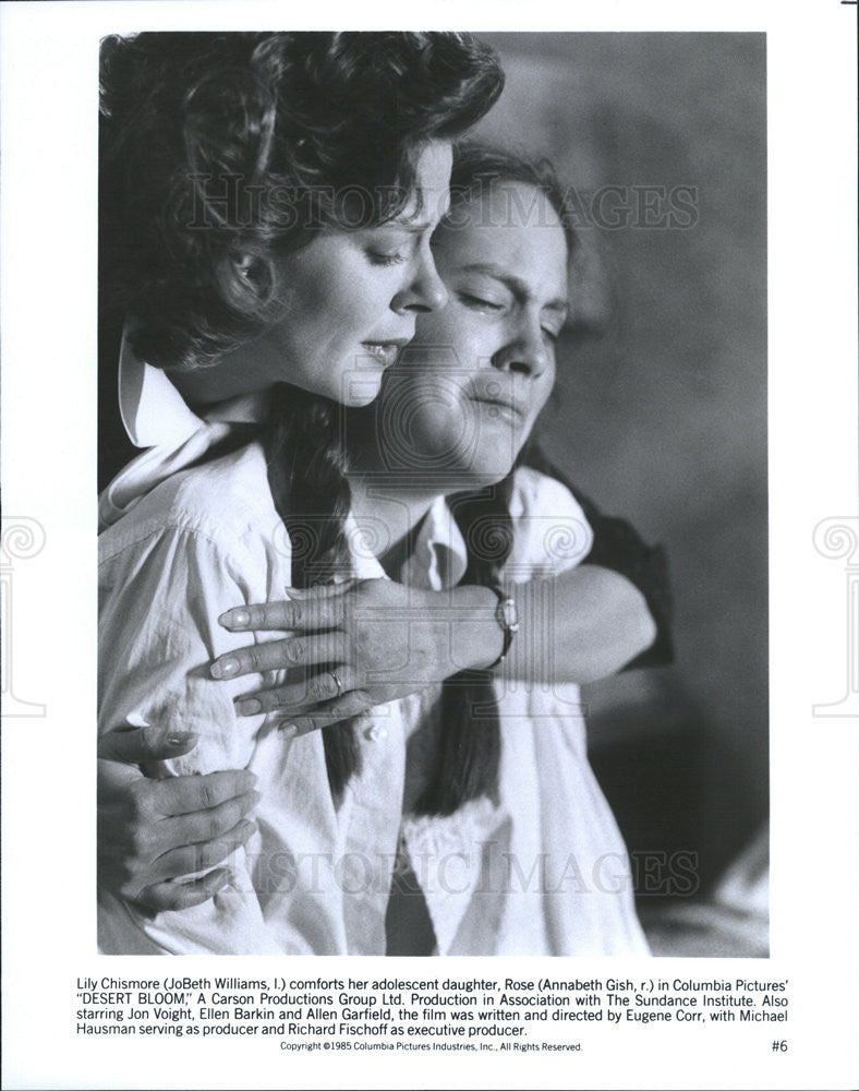 1985 Press Photo JoBeth Williams and Annabeth Gish star in Desert Bloom. - Historic Images