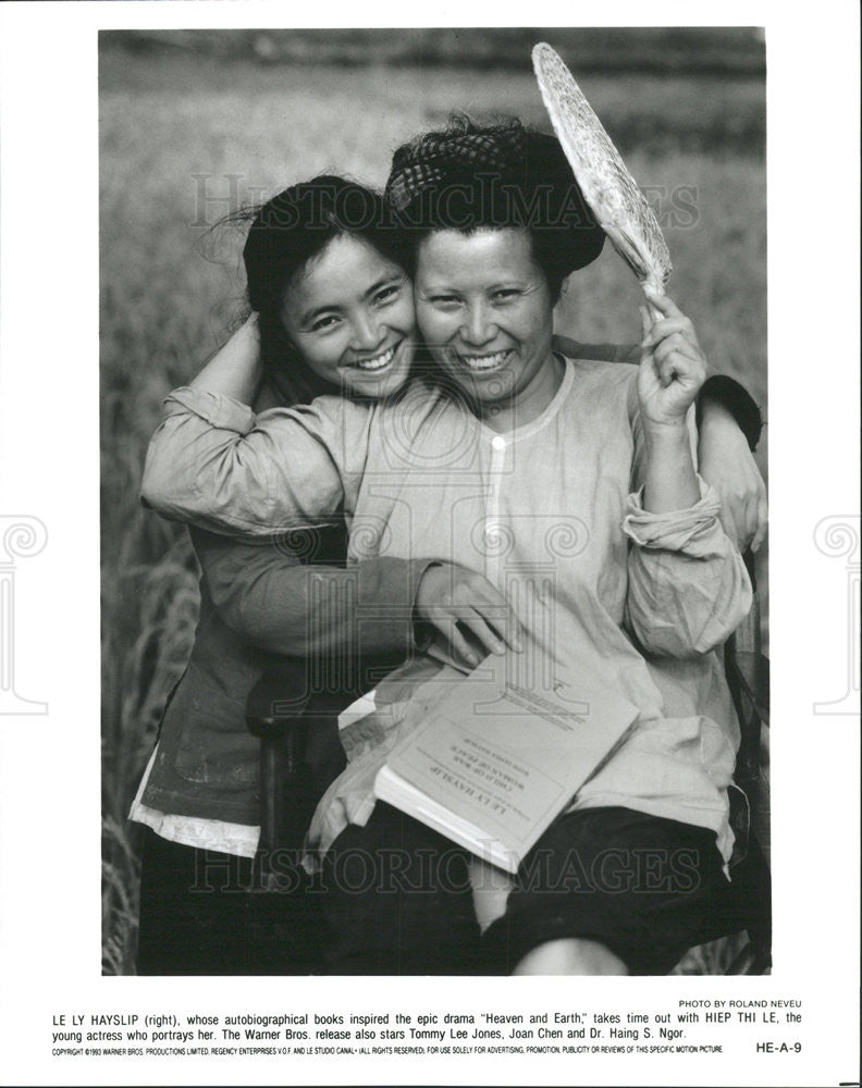 1993 Press Photo Le Ly Hayslip With Actress Heip Thi Le Who Portrays Her - Historic Images