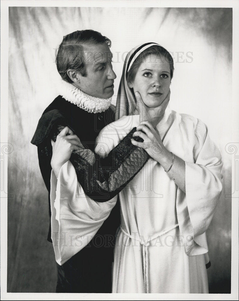 Press Photo Jan Waldron &amp; Michael Hankins in&quot; Measure for Measure.&quot; - Historic Images