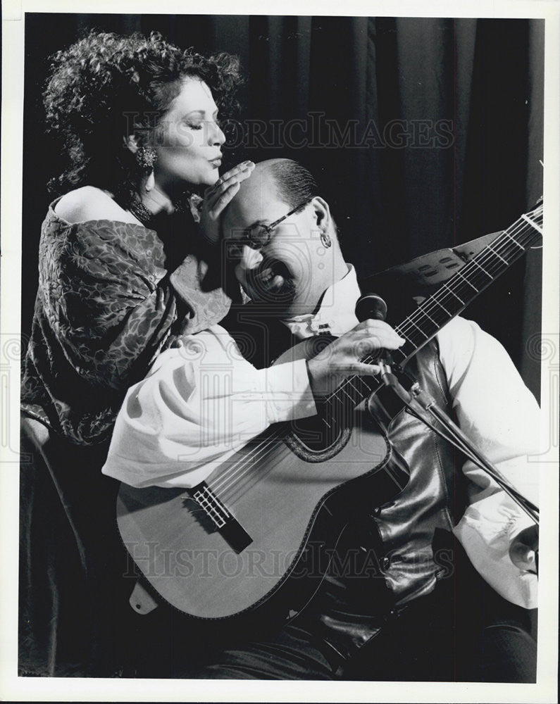 1995 Press Photo Heidi Hepler &amp; Michele Ramo &quot;Kiss My Head&quot; - Historic Images