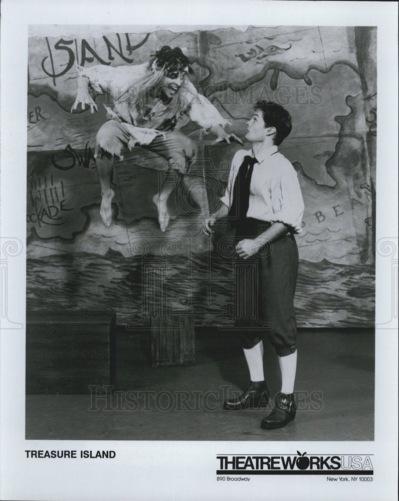 1995 Press Photo Bradford West &amp; Jamie La Verdiere from a scene in &quot;Treasure Island&quot; - Historic Images