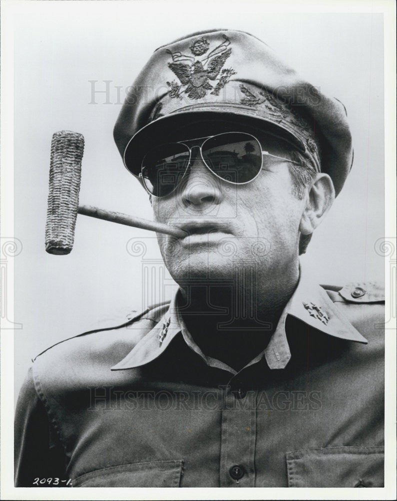 1977 Press Photo Actor Gregory Peck Film &quot;MacArthur&quot; - Historic Images